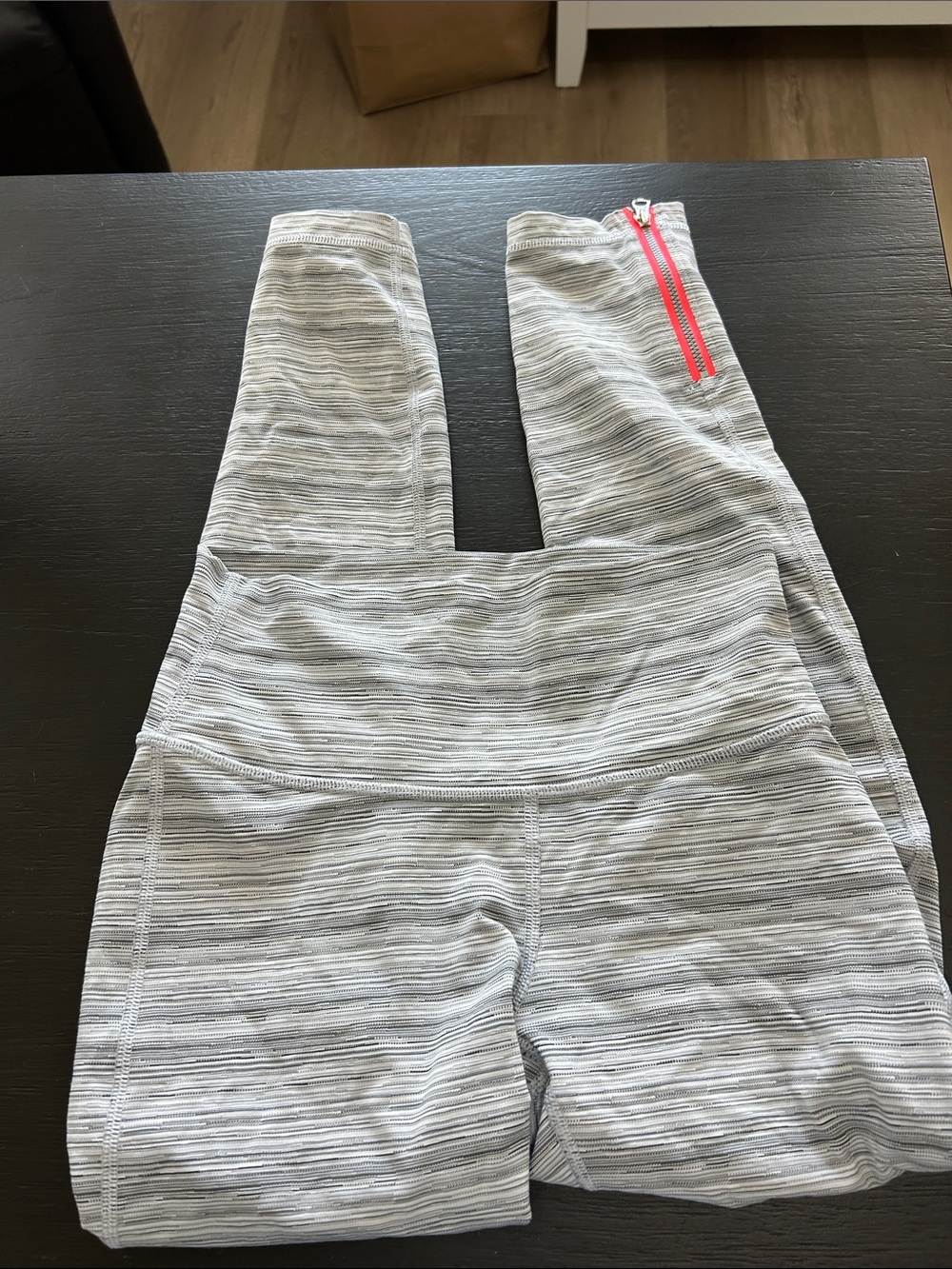 Lululemon ankle length Active Leggings with Pink Zip - Gray Striped